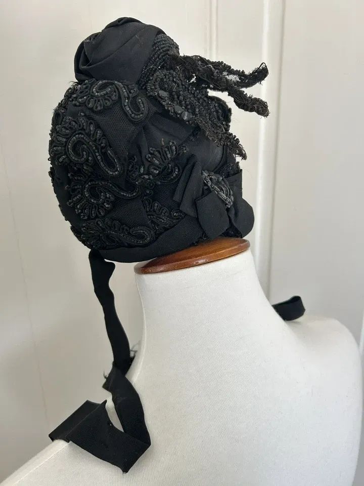 Woman's Bonnet - Image 7
