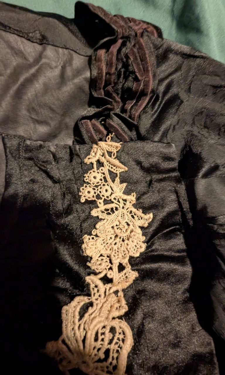 Late Victorian women’s bodice - Image 2