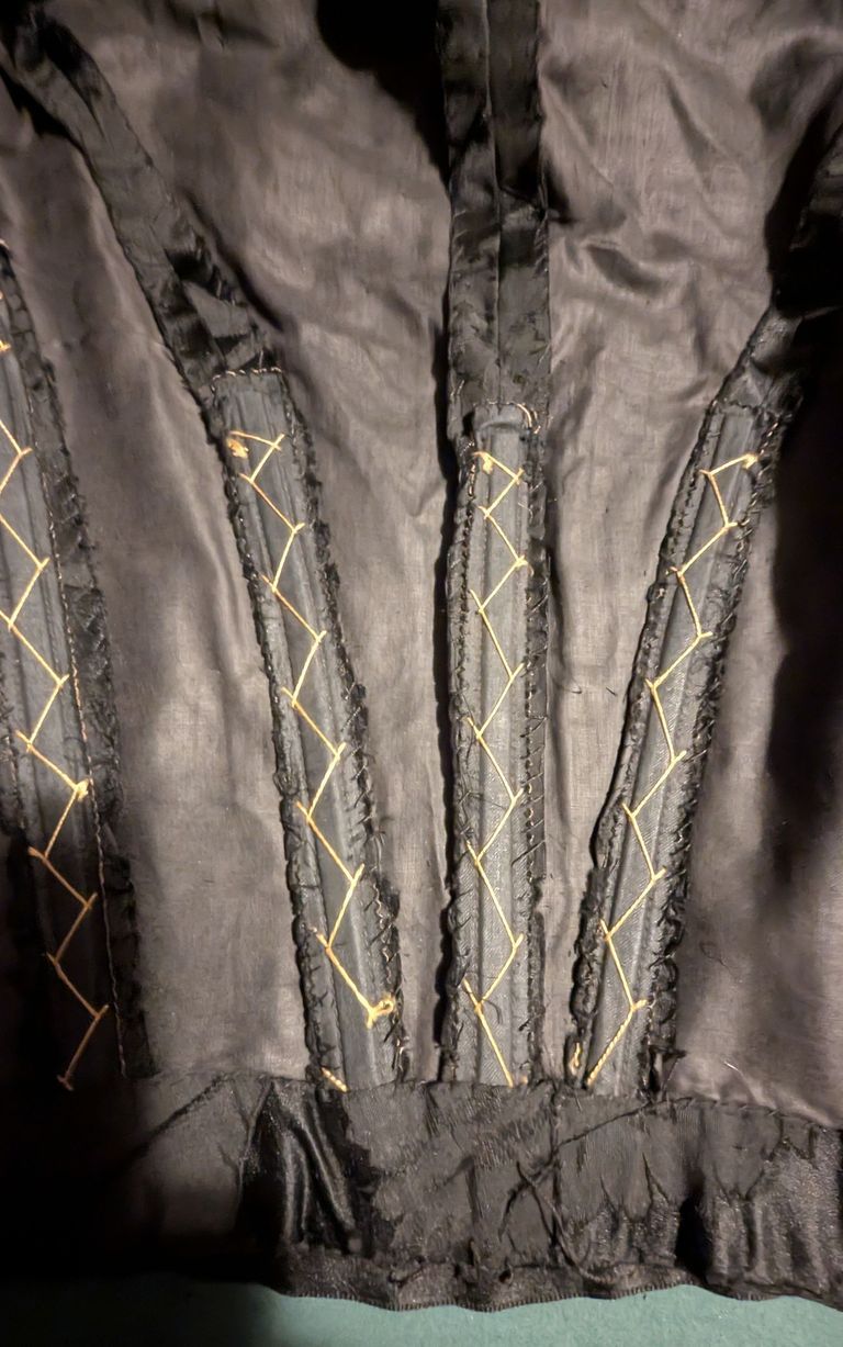 Late Victorian women’s bodice - Image 4