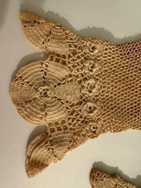 Women's Crocheted Lace Gloves - Image 3