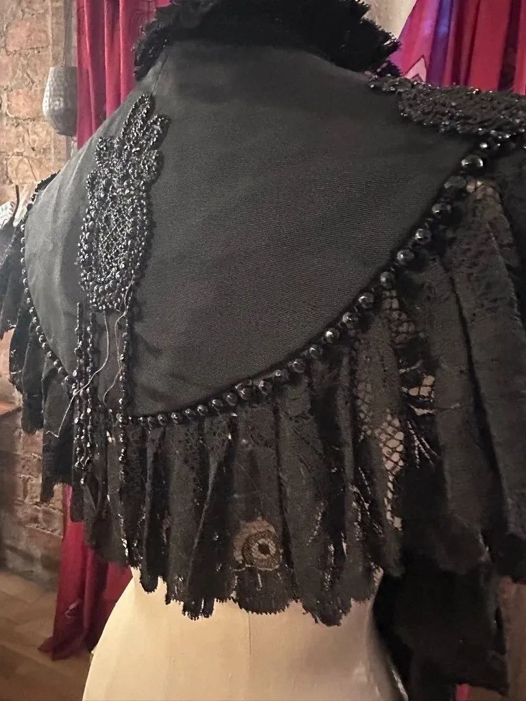 Late Victorian Black Beaded Mourning Capelet (Shoulder Cape) - Image 4