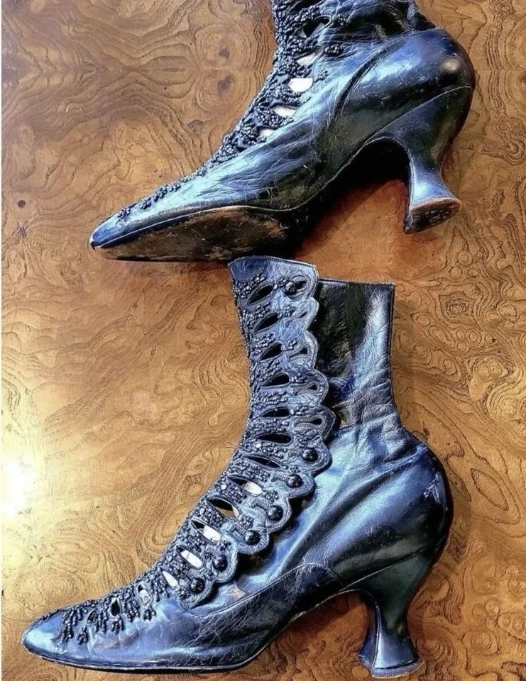 Women's Buttoned Ankle Boots (Decorated)