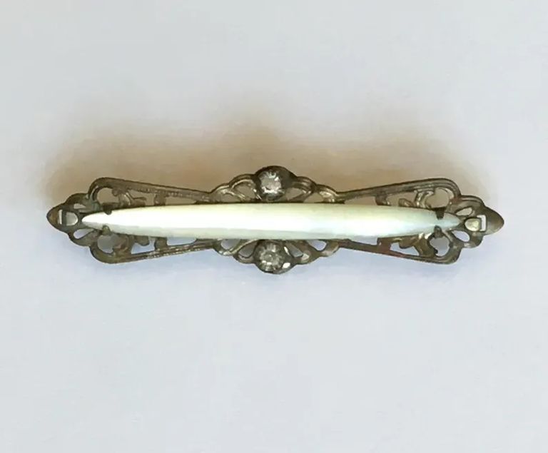 Late Victorian to early Edwardian bar brooch