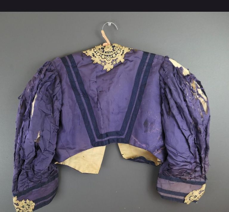 Purple Silk Evening Bodice with Ecru Lace Appliqué - Image 3