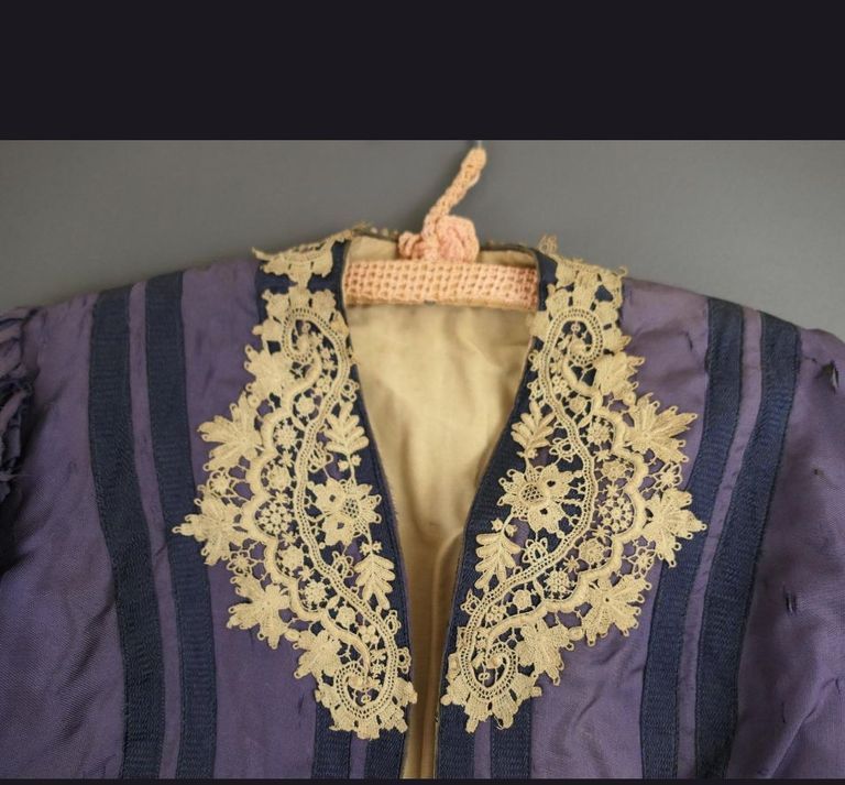 Purple Silk Evening Bodice with Ecru Lace Appliqué - Image 4