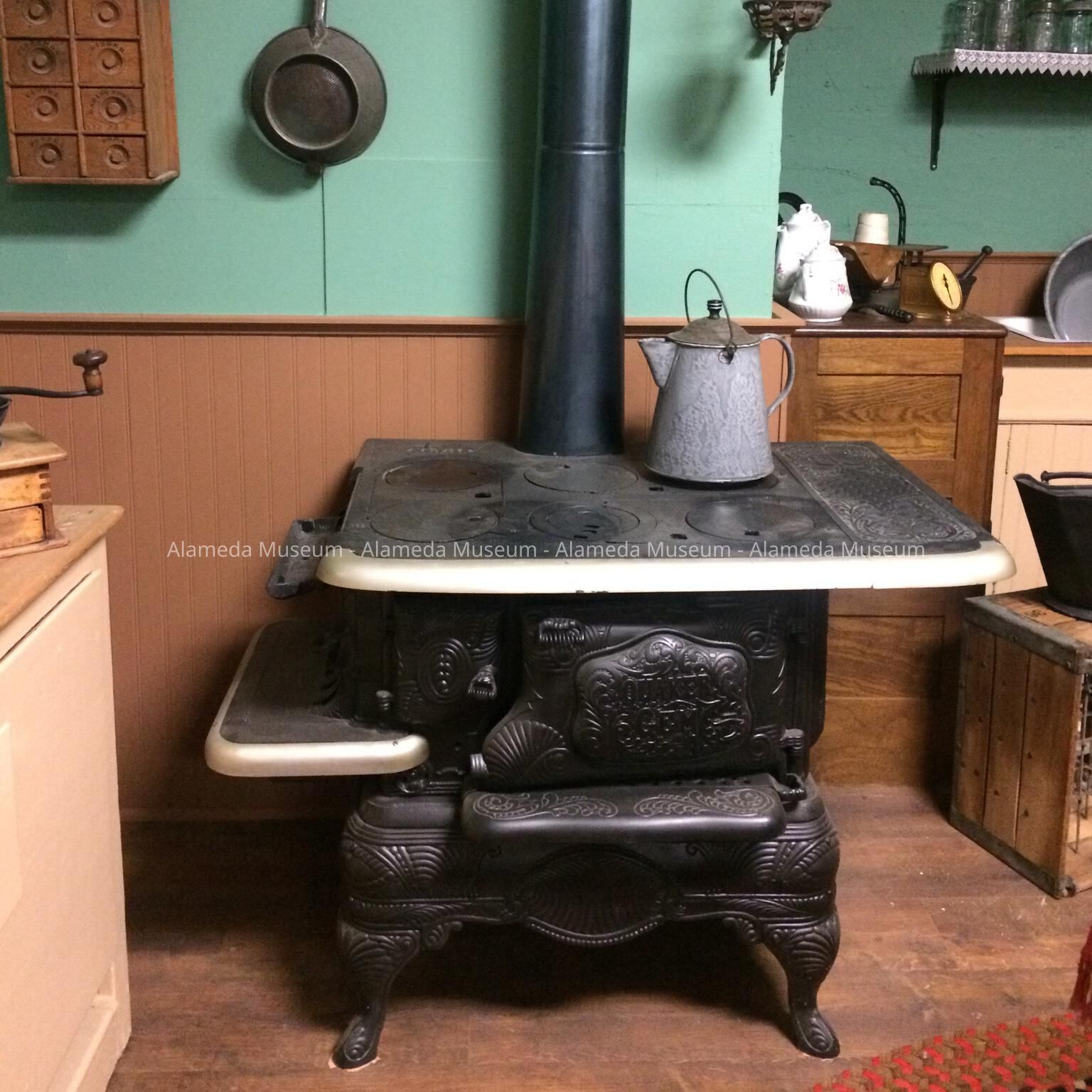 1900s kitchen