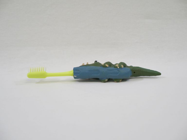 Alligator Toothbrush Holder - Image 2