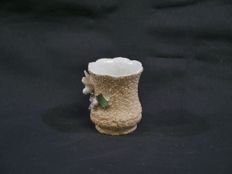 Black and White Bas Relief Birds and Flowers Toothpick Holder - Image 4