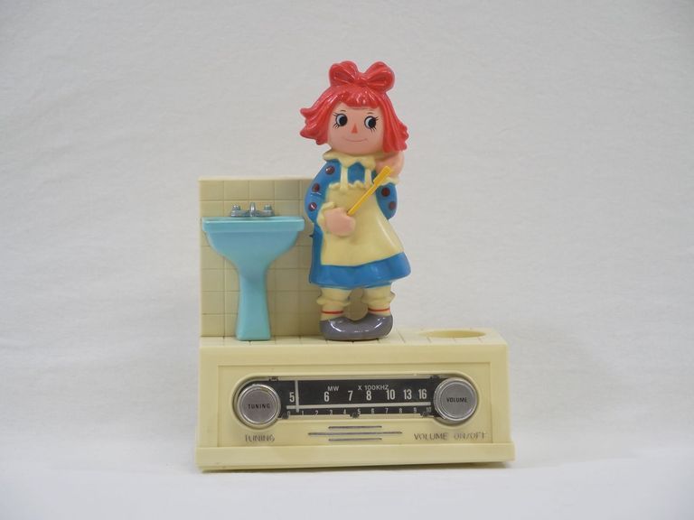 Raggedy Ann Battery Toothbrush Radio - Image 8