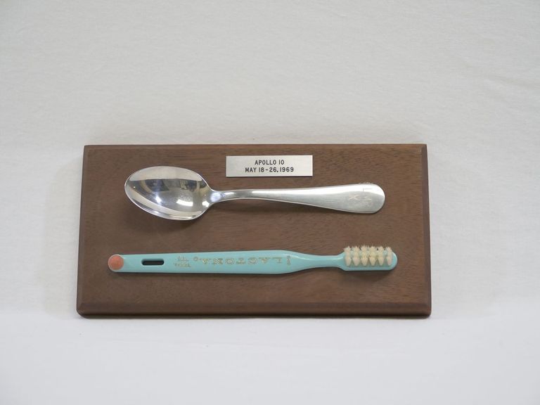 Apollo X Toothbrush and Spoon