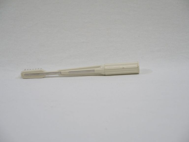 3M Battery Toothbrush - Image 2