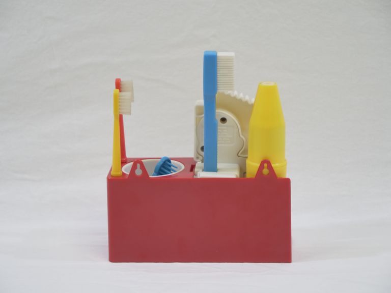 2003.8.132.1-.7 Bart Simpson Toothbrush Set Untagged Back.JPG