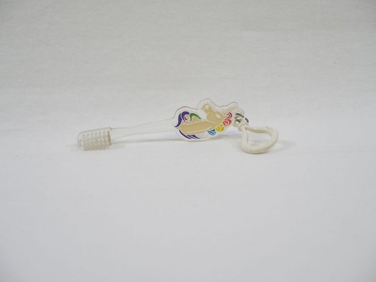 Hang to Dry Unicorn Toothbrush - Image 4