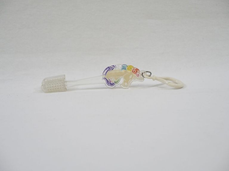 Hang to Dry Unicorn Toothbrush - Image 5