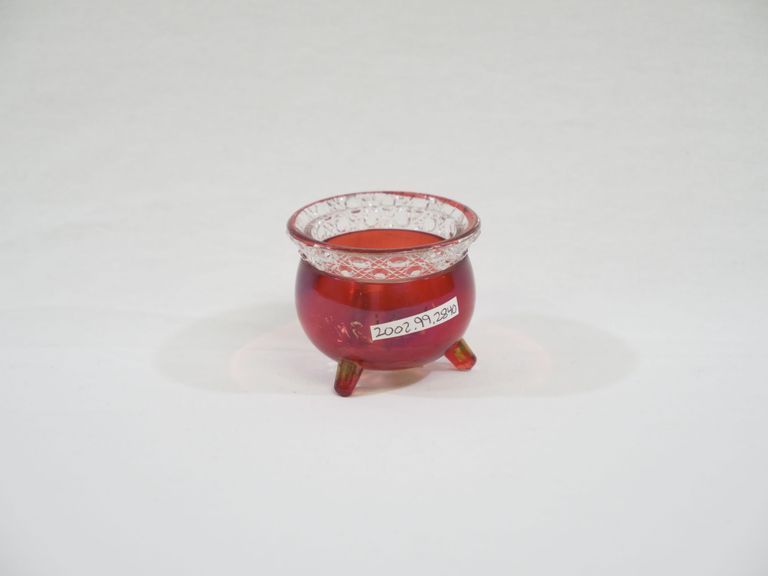 Glass Witch's Cauldron with Ruby Stain Toothpick Holder. - Image 4