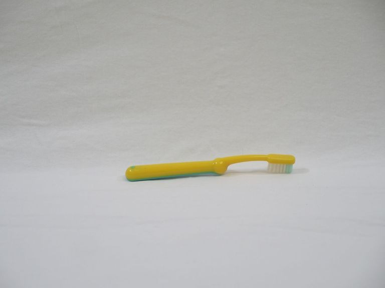 Aim Kids Yellow Standing Toothbrush - Image 3