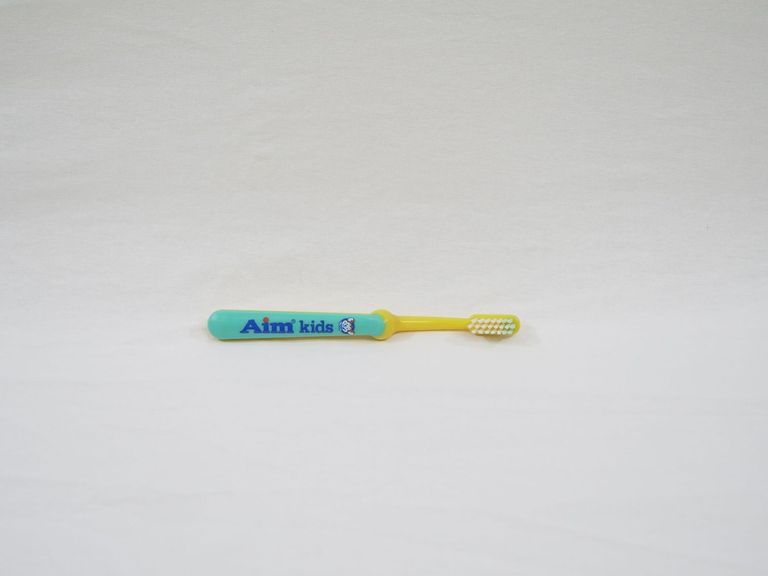 Aim Kids Yellow Standing Toothbrush - Image 4