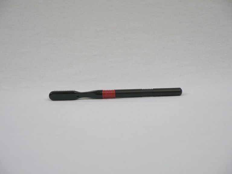 Black and Red Twist Toothbrush - Image 4