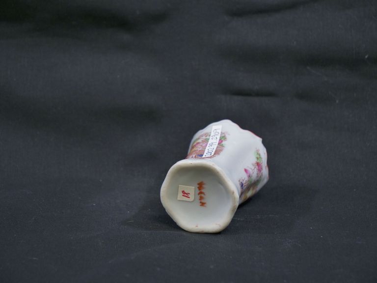 Japanese Outdoor Scene of Two Women in Kimonos with Single Red Lip Porcelain Toothpick Holder - Image 3