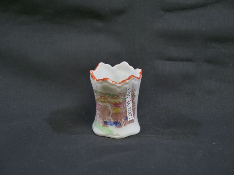 Japanese Outdoor Scene of Two Women in Kimonos with Single Red Lip Porcelain Toothpick Holder - Image 4