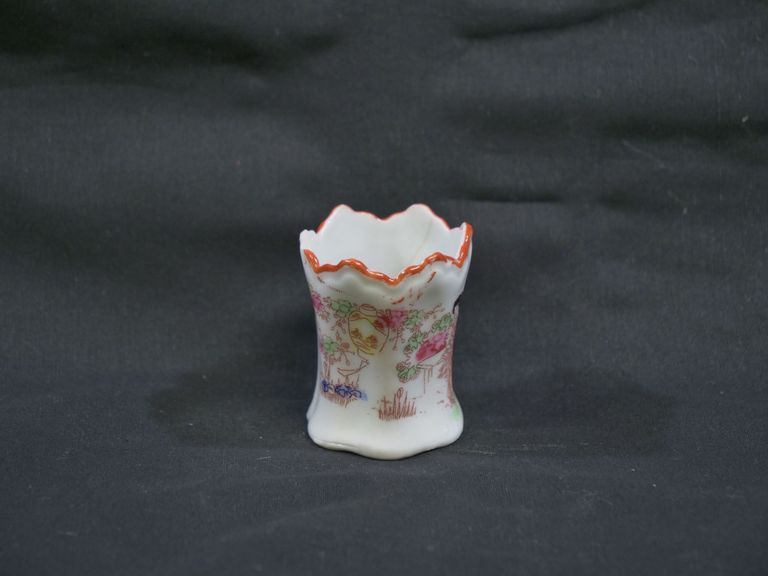Japanese Outdoor Scene of Two Women in Kimonos with Single Red Lip Porcelain Toothpick Holder - Image 5