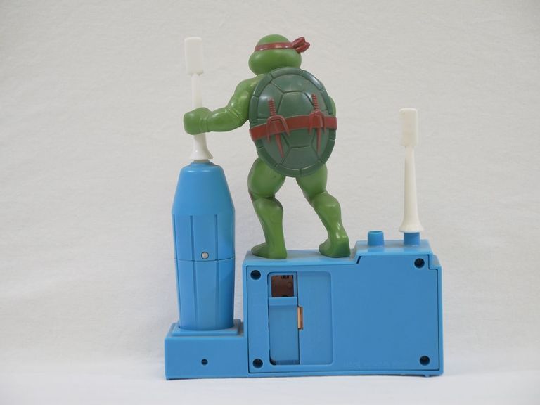 Raphael TMNT Battery Toothbrush Set - Image 4