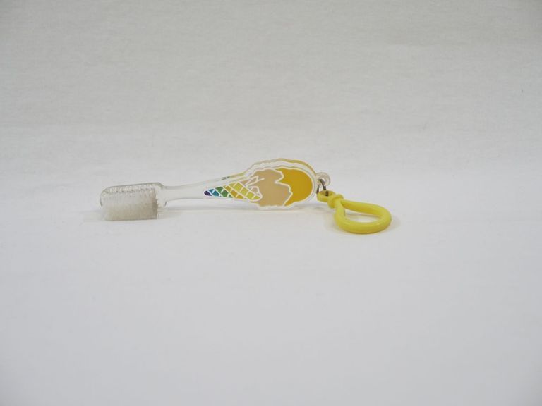 Hang to Dry Yellow Ice Cream Toothbrush - Image 4