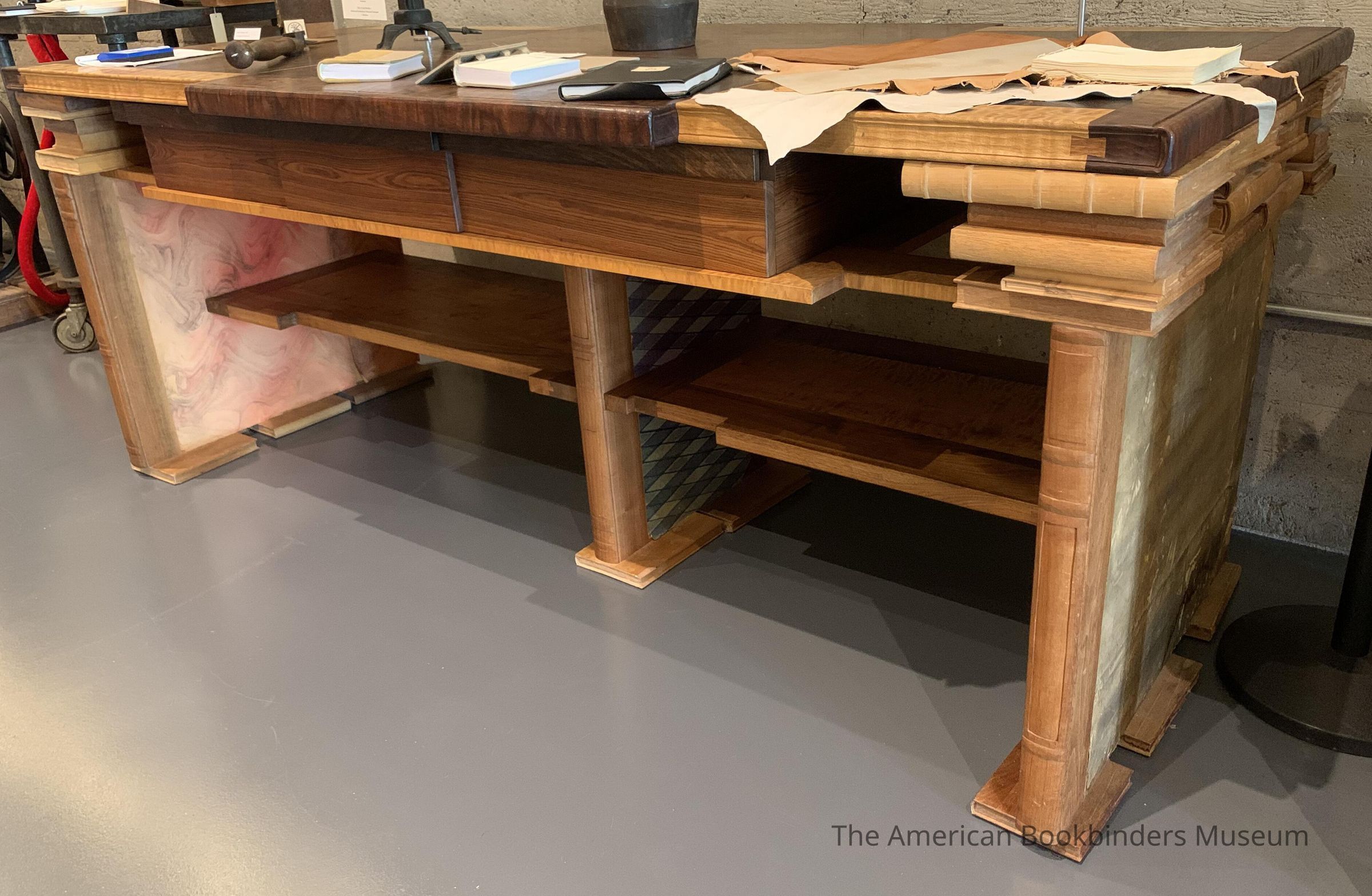 Binder's table picture number 1