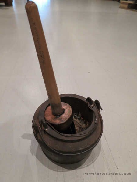         Glue Pot and Brush picture number 1
   
