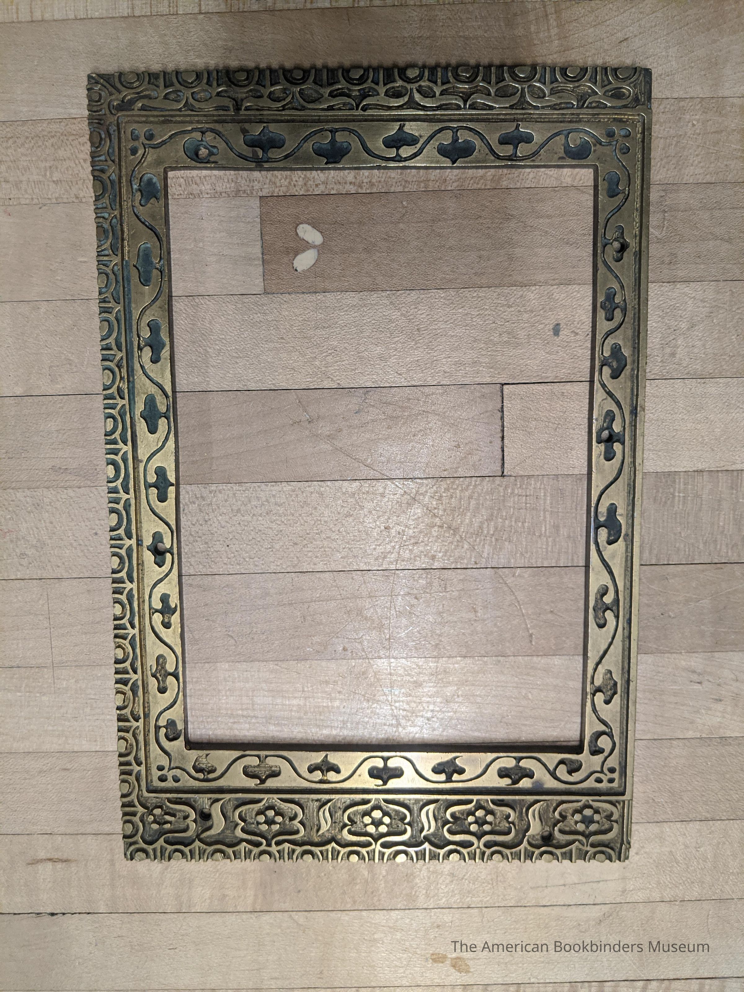Foliated border cover die picture number 1