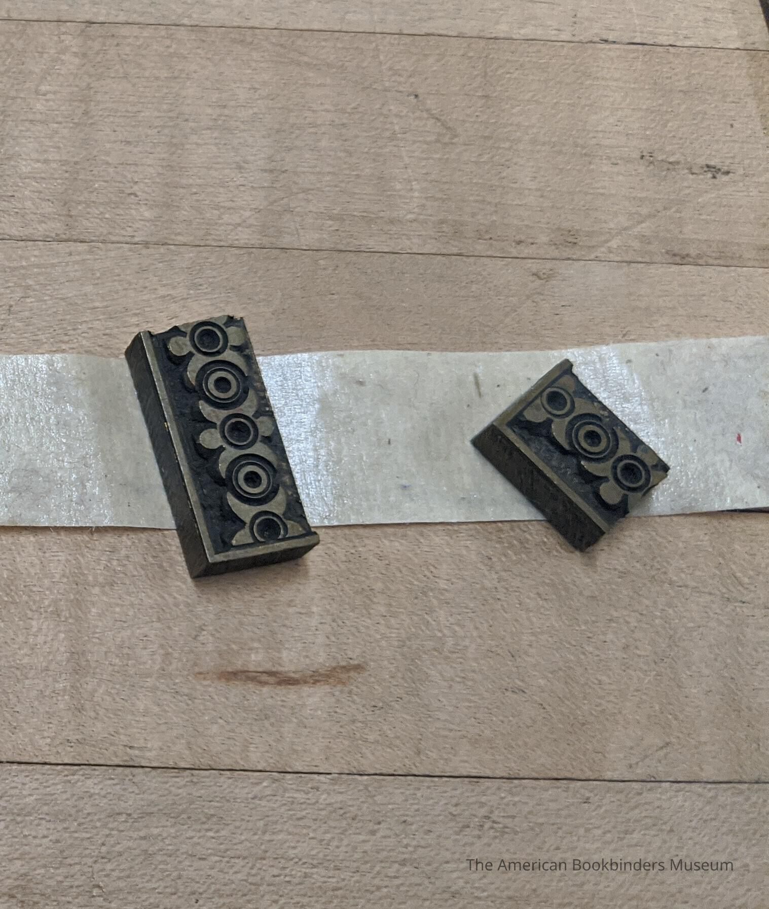          Geometric band die picture number 1
 