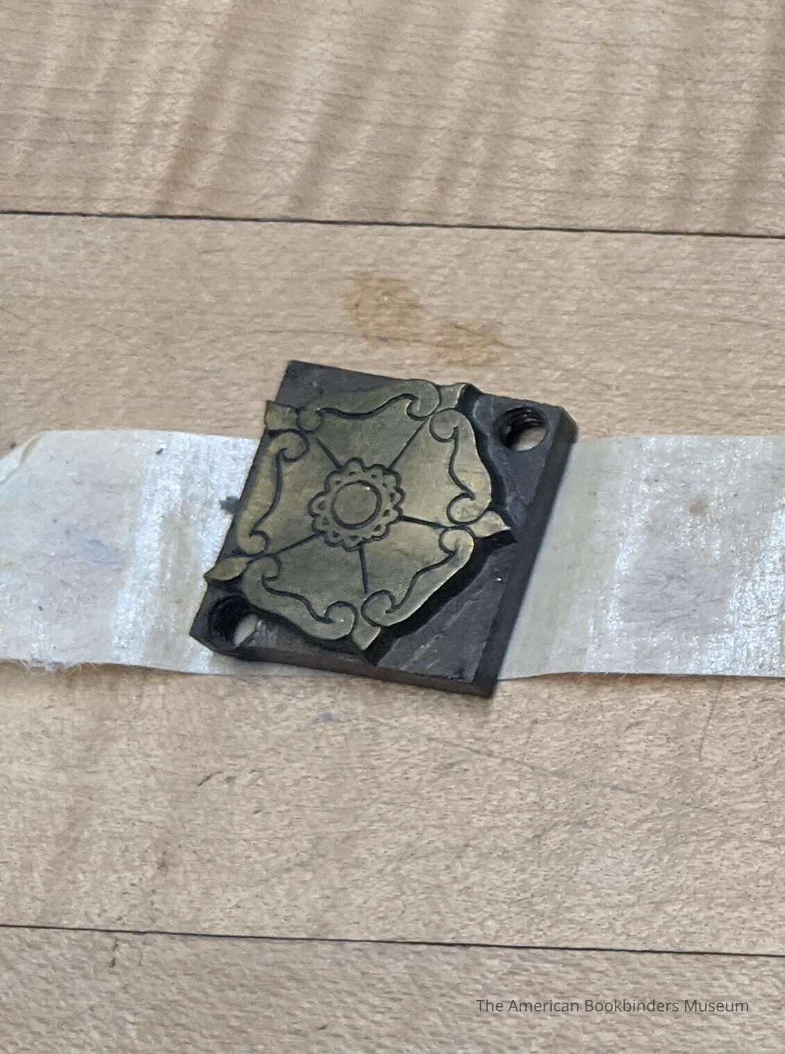 Floral medallion die picture number 1