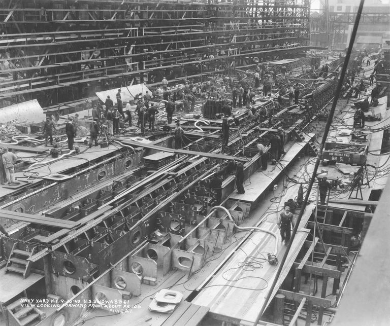          USS Iowa looking forward from Frame 106 showing the triple hull bottom under construction - September 30, 1940 - F1111C21 picture number 1
   