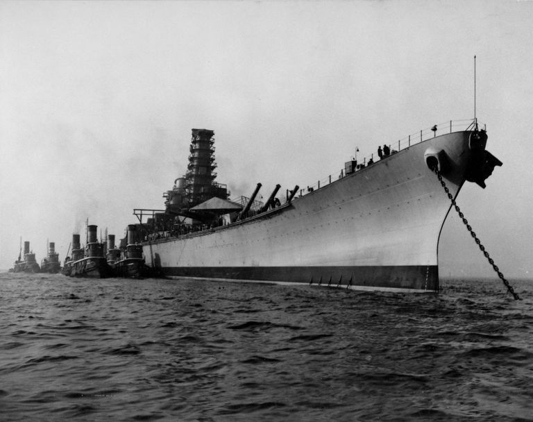          IOWA at anchor waiting for low tide, so she may be tugged under the Brooklyn Bridge to a dry dock. October 20, 1942 - 80-G-13581 picture number 1
   