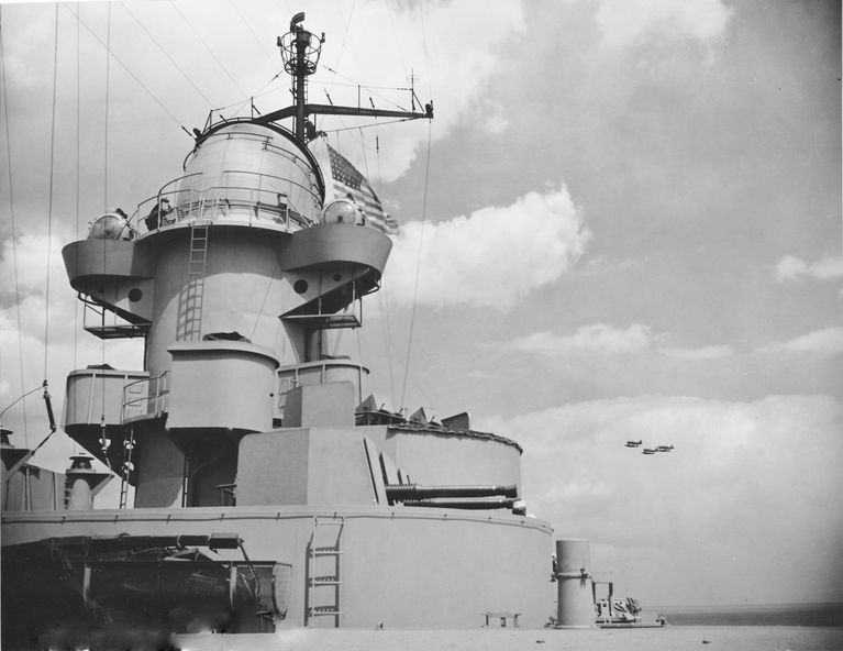          Three Kingfishers are flying in formation aft of IOWA. Note the large searchlights on the aft stack. BuAer 238830. picture number 1
   