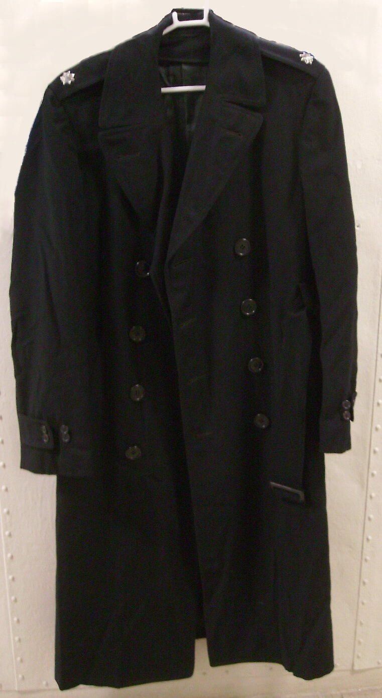          1000108 1 USN Bridge Coat w/ Silver Leaf Pins
   