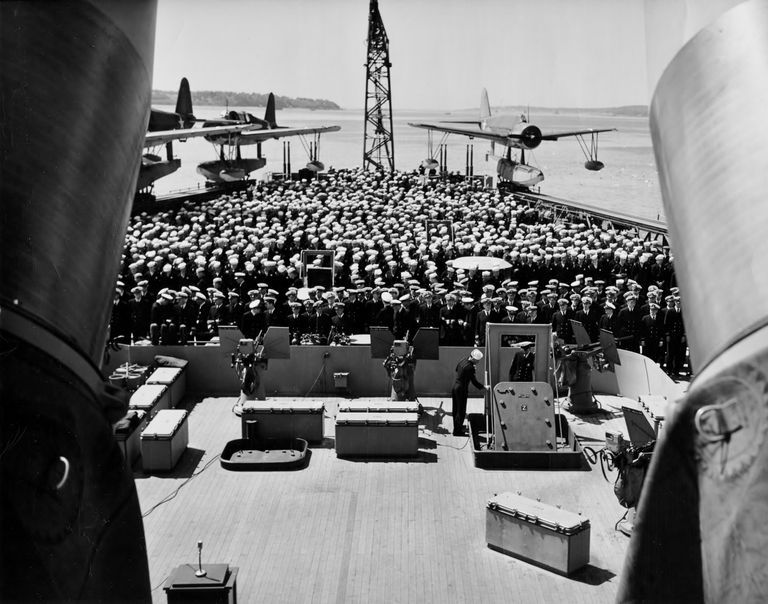          IOWA's crew assembled on the stern under Turret 3 with 3 Kingfisher float planes further aft. c1943-44 - US Navy photograph. picture number 1
   