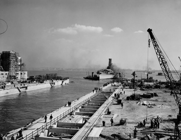          Tug boats guide IOWA towards the entrance of the dry dock still under construction. October 20, 1942 - 80-G-13565 picture number 1
   