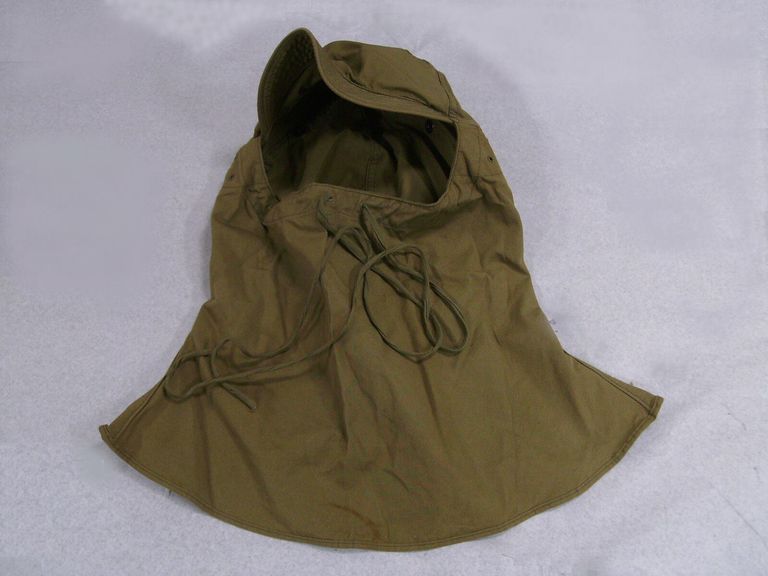          1000210 US Navy green foul weather hood, front
   