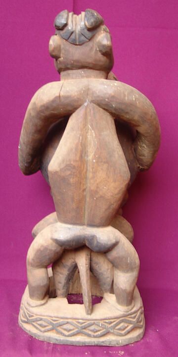 Male figure holding a pot - Image 3