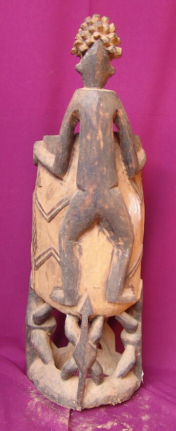 Male figure holding a pot - Image 2