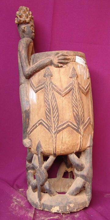 Male figure holding a pot - Image 3
