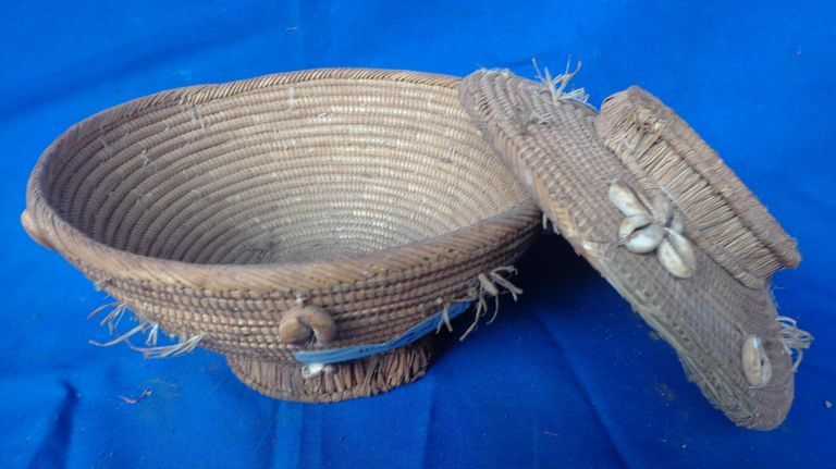 Basket and cover - Image 2