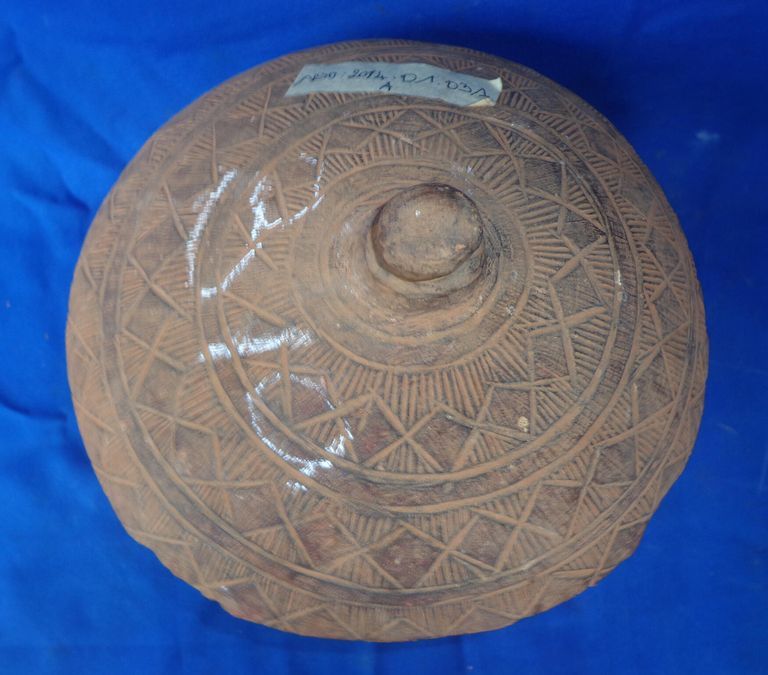 Dish with cover - Image 2