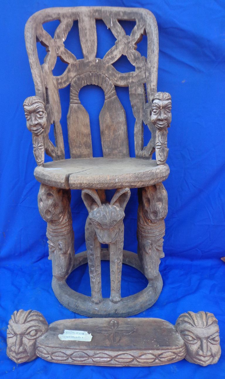 Throne and footrest - Image 3