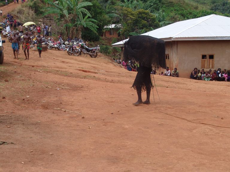 Figure of masquerade and attendants - Image 4