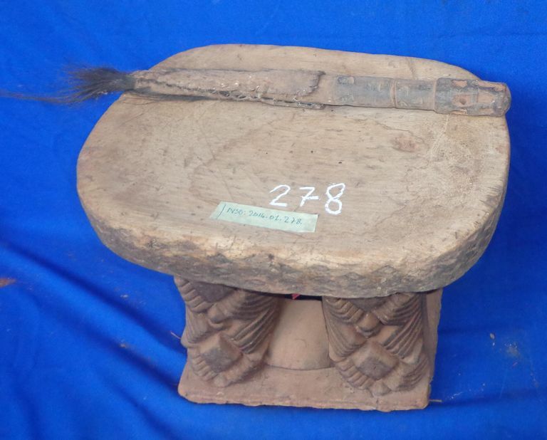 Throne and whisk - Image 2