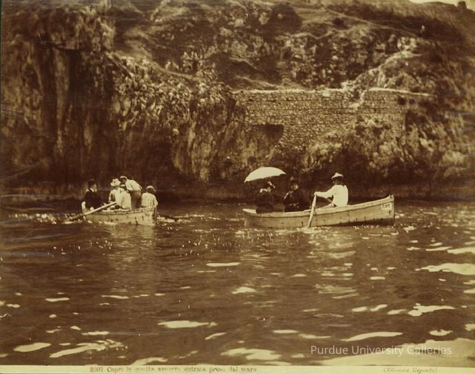 2091 Capri la grotta azzurra entrata preso dal mare picture number 1