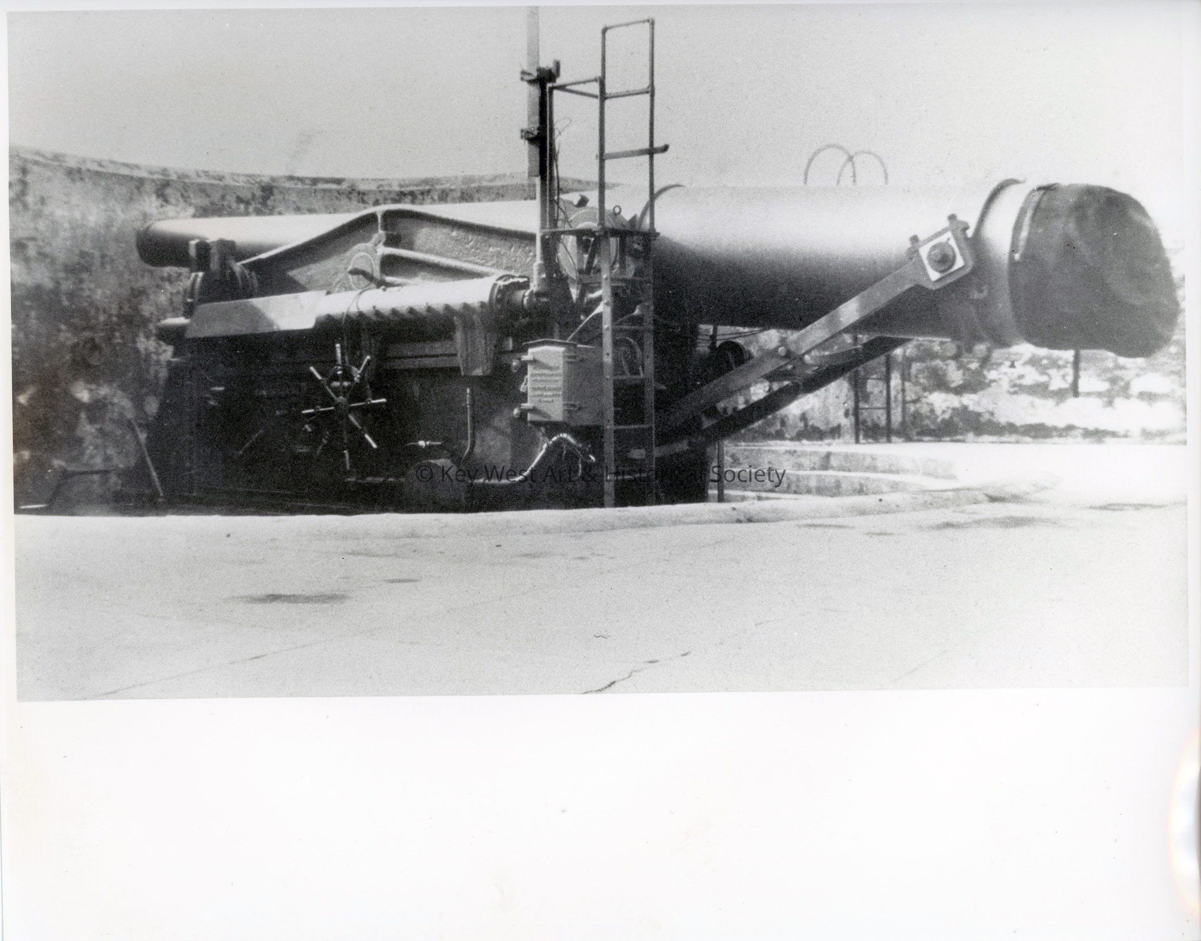 10-Inch Disappearing Gun at Fort Zachary Taylor; © Key West Art & Historical Society
