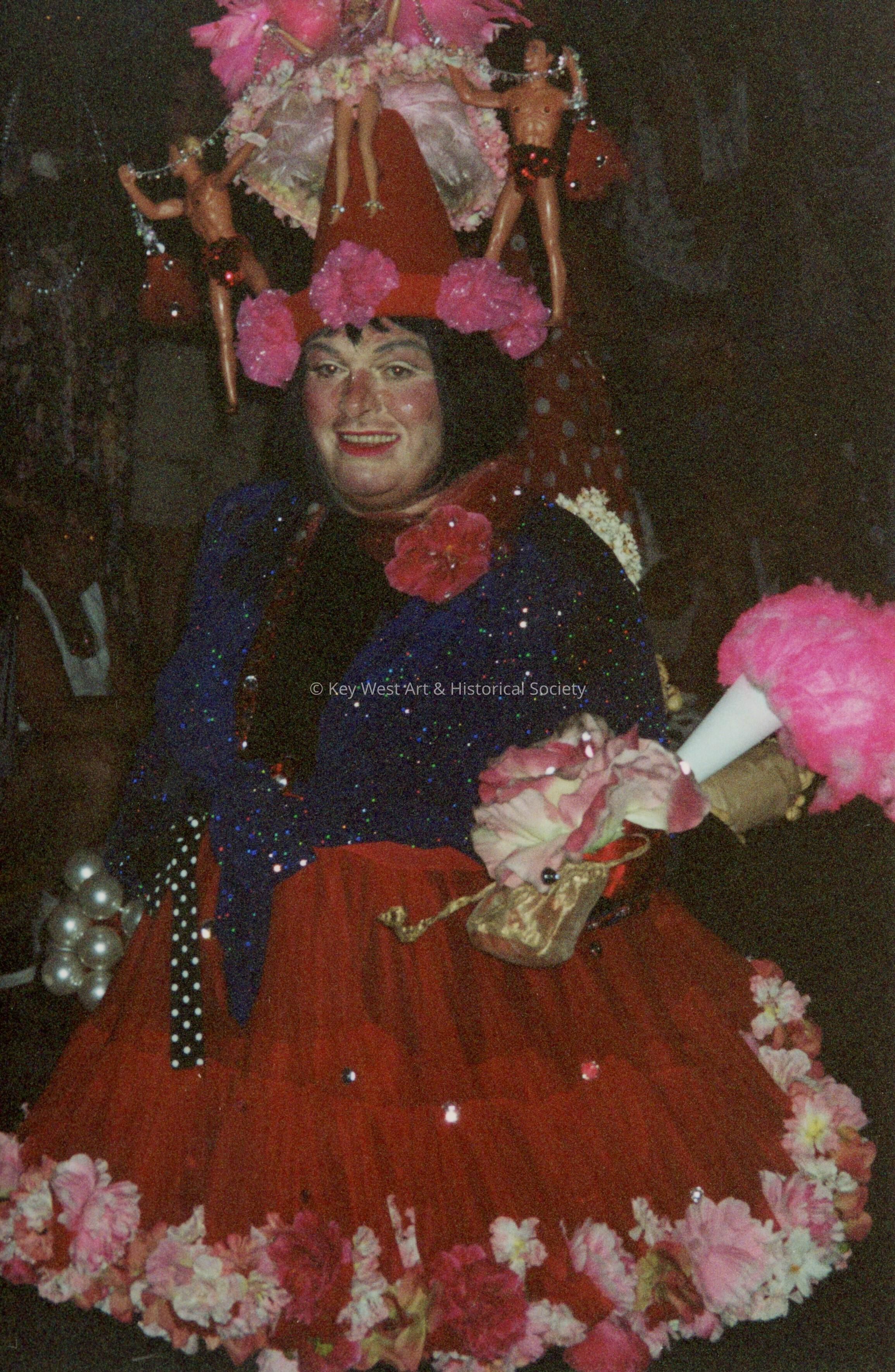 An unknown person dressed up. picture number 1